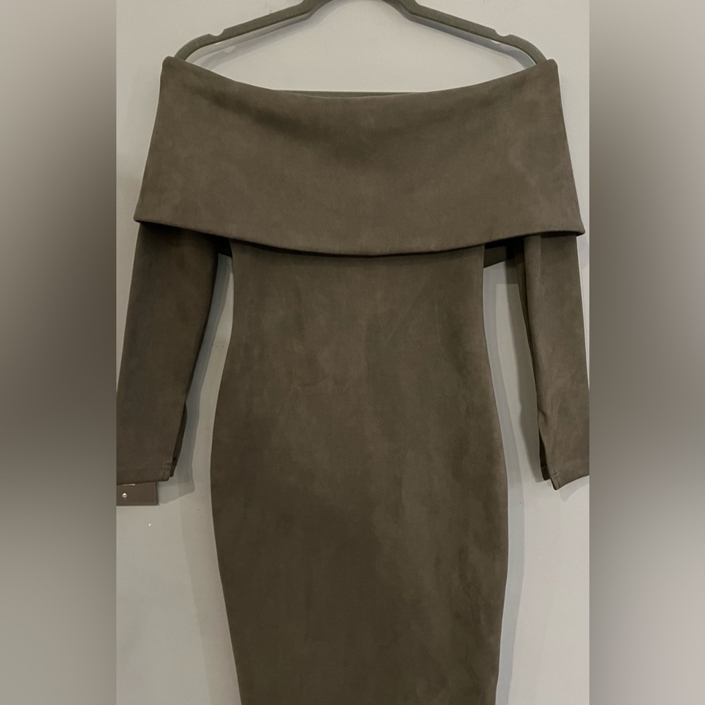 AKIRA OLIVE GREEN SUEDE OFF THE SHOULDER BODYCON MIDI DEESS - Picture 3 of 8